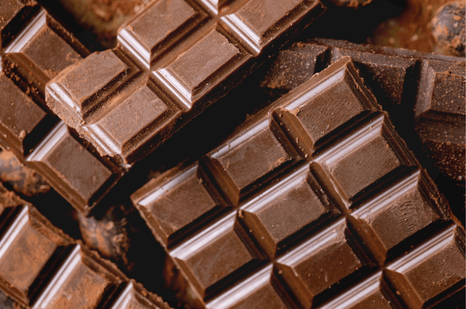 Tablette de chocolat noir, illustrant l’idée de ne pas diaboliser le chocolat durant le cycle menstruel, en choisissant des options de qualité.